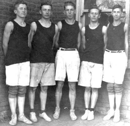 1915 basketball team: Robert ?Dethlefs?, George Weidner, Henry Grelck ...